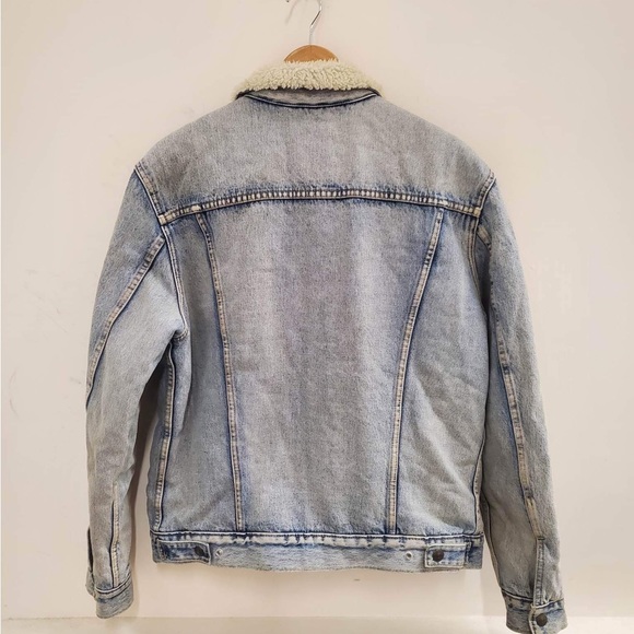 Levi's Men's Vintage Fit Trucker Jacket - Picture 2 of 12